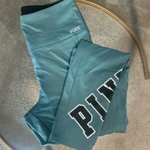 Victoria’s Secret-Pink-Leggings